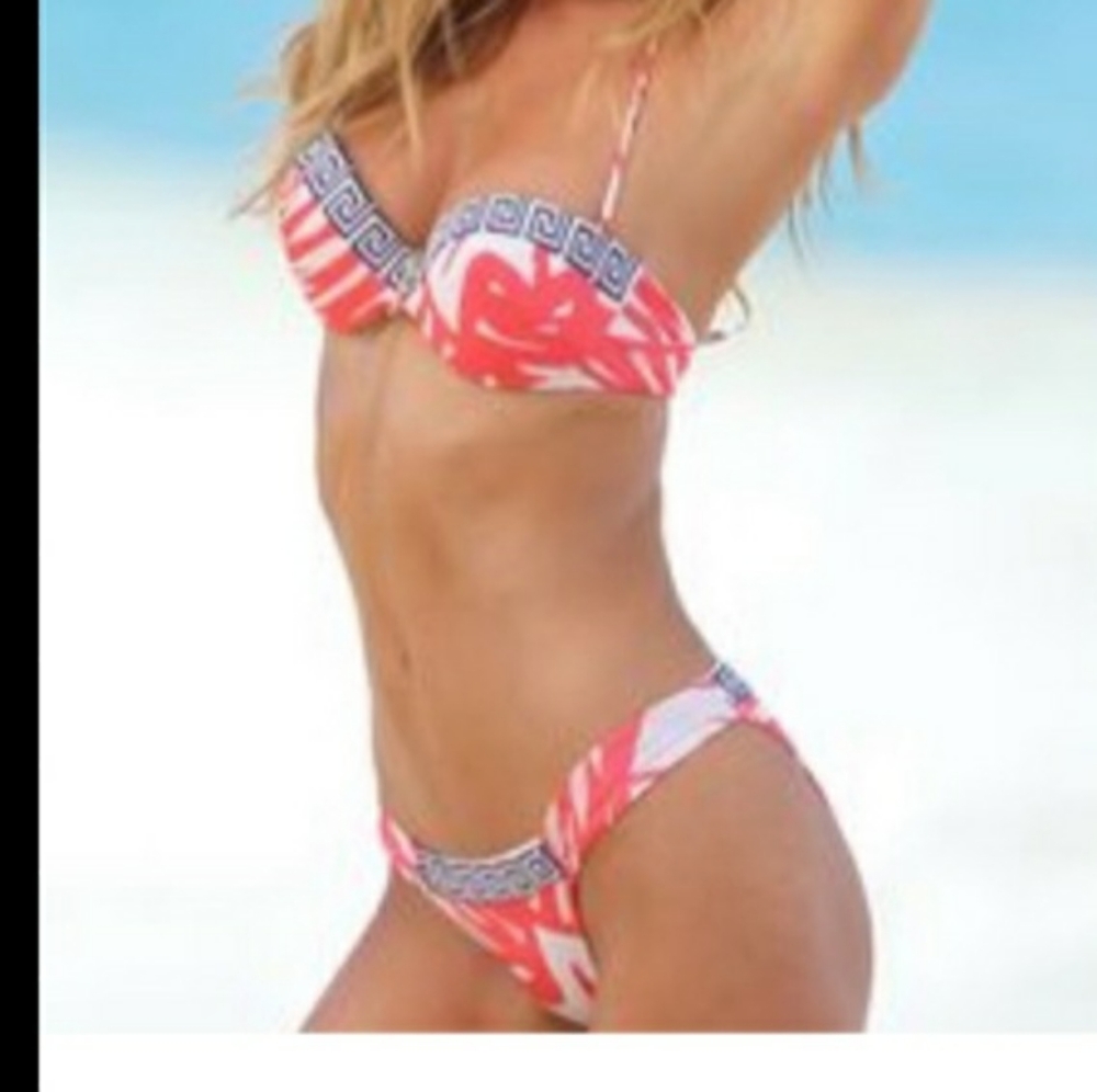 VS bikini.